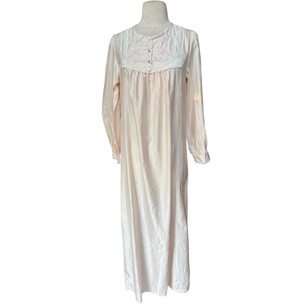1980s Barbizon Scalloped Neckline, Lace Trim, Floral Embroidered Maxi Nightgown